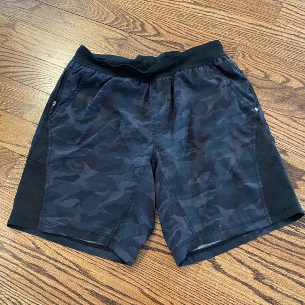 Camo Vuori Large Mens Short